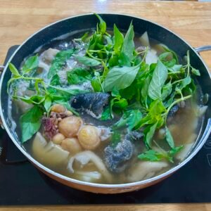 Lẩu Gà Đen Lá É
